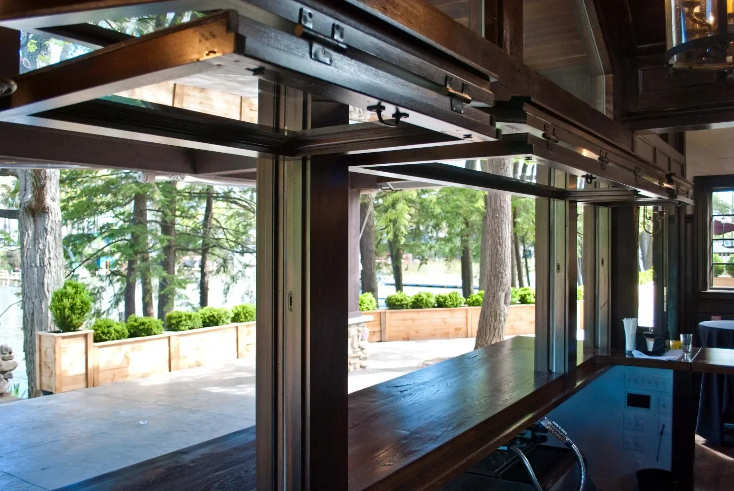 -หน้าต่างพับแนวตั้งอลูมิเนียมอ - Commercial Kitchen Windows บทวิจารณ์และราคา